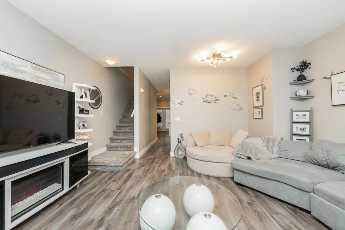 Family Room Photo of 15 21535 88 Avenue, Langley, BC