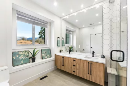 Mudroom Photo of 2472 Glenwood Avenue, Port Coquitlam, BC