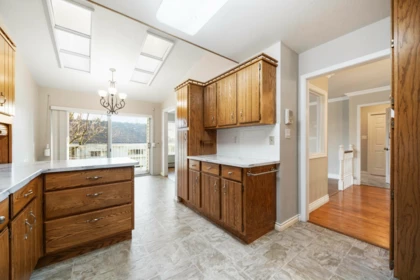 Kitchen Island Photo of 9 3054 Trafalgar Street, Abbotsford, BC