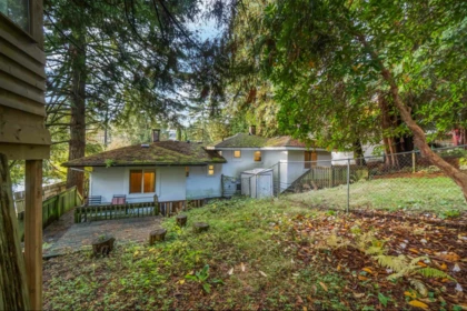 Garden / Landscaping Photo of 2026 2028 Columbia Street, Port Moody, BC