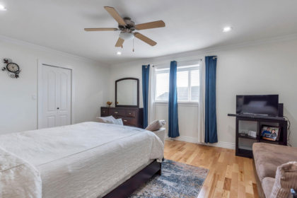 Hallway Photo of 16488 104a Avenue, Surrey, BC