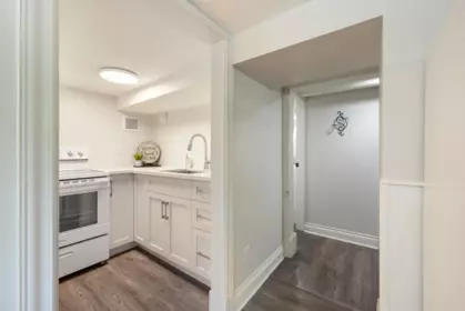 Hallway Photo of 234 Eighth Avenue, New Westminster, BC