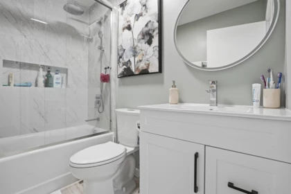 Walk-In Closet Photo of 5 7901 13th Avenue, Burnaby, BC