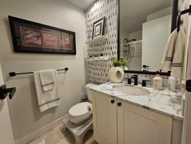 Primary Bathroom Photo of 403 170 W 1st Street, North Vancouver, BC