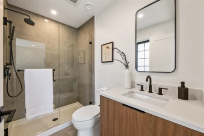 Guest Bathroom Photo of #2 1166 E 26th Avenue, Vancouver, BC