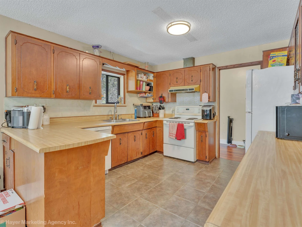 Family Room Photo of 20107 Beacon Road, Hope, BC
