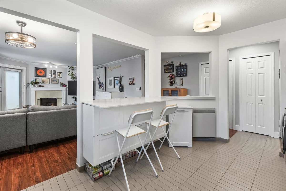 Dining Area Photo of 304 25 Richmond Street, New Westminster, BC