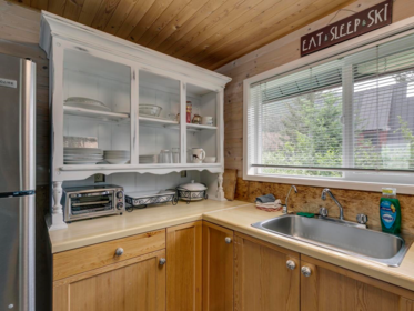 Breakfast Nook Photo of 46880 Sakwi Creek Road, Mission, BC
