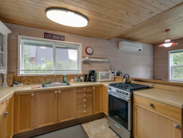 Kitchen Photo of 46880 Sakwi Creek Road, Mission, BC