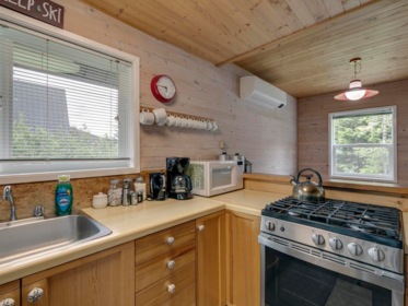 Primary Bedroom Photo of 46880 Sakwi Creek Road, Mission, BC