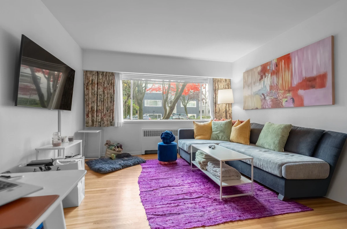 Living Room Photo of 2 1879 Barclay Street, Vancouver, BC