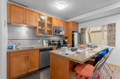 Kitchen Island Photo of 2 1879 Barclay Street, Vancouver, BC
