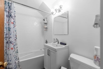 Walk-In Closet Photo of 2 1879 Barclay Street, Vancouver, BC