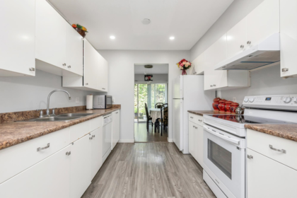 Kitchen Photo of 18 36060 Old Yale Road, Abbotsford, BC