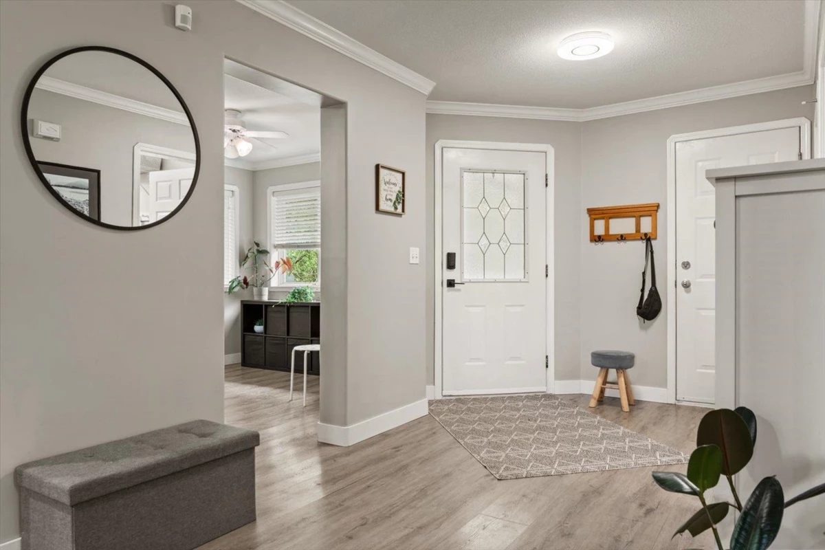 Dining Area Photo of 11 34250 Hazelwood Avenue, Abbotsford, BC
