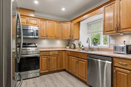 Kitchen Island Photo of 11 34250 Hazelwood Avenue, Abbotsford, BC