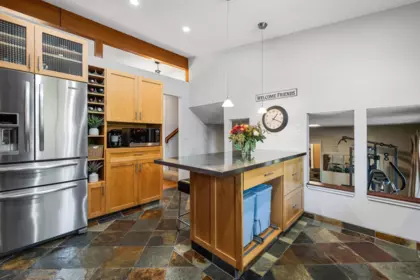 Basement Recreation Room Photo of 46395 Hope River Road, Chilliwack, BC