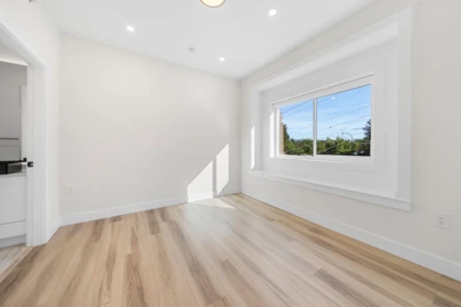 Hallway Photo of 4318 Nanaimo Street, Vancouver, BC
