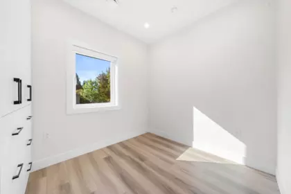 Powder Room Photo of 4318 Nanaimo Street, Vancouver, BC