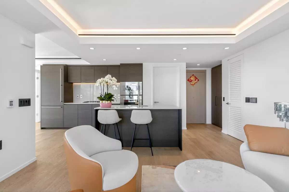 Dining Area Photo of 1606 1482 Robson Street, Vancouver, BC