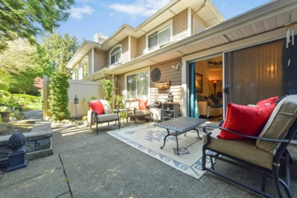 Entry Foyer Photo of 5 15273 24 Avenue, Surrey, BC