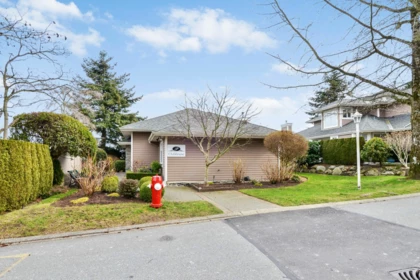 Garage Interior Photo of 5 15273 24 Avenue, Surrey, BC