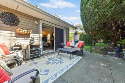 Hallway Photo of 5 15273 24 Avenue, Surrey, BC