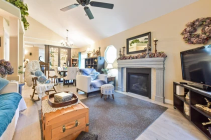 Kitchen Island Photo of 5 15273 24 Avenue, Surrey, BC