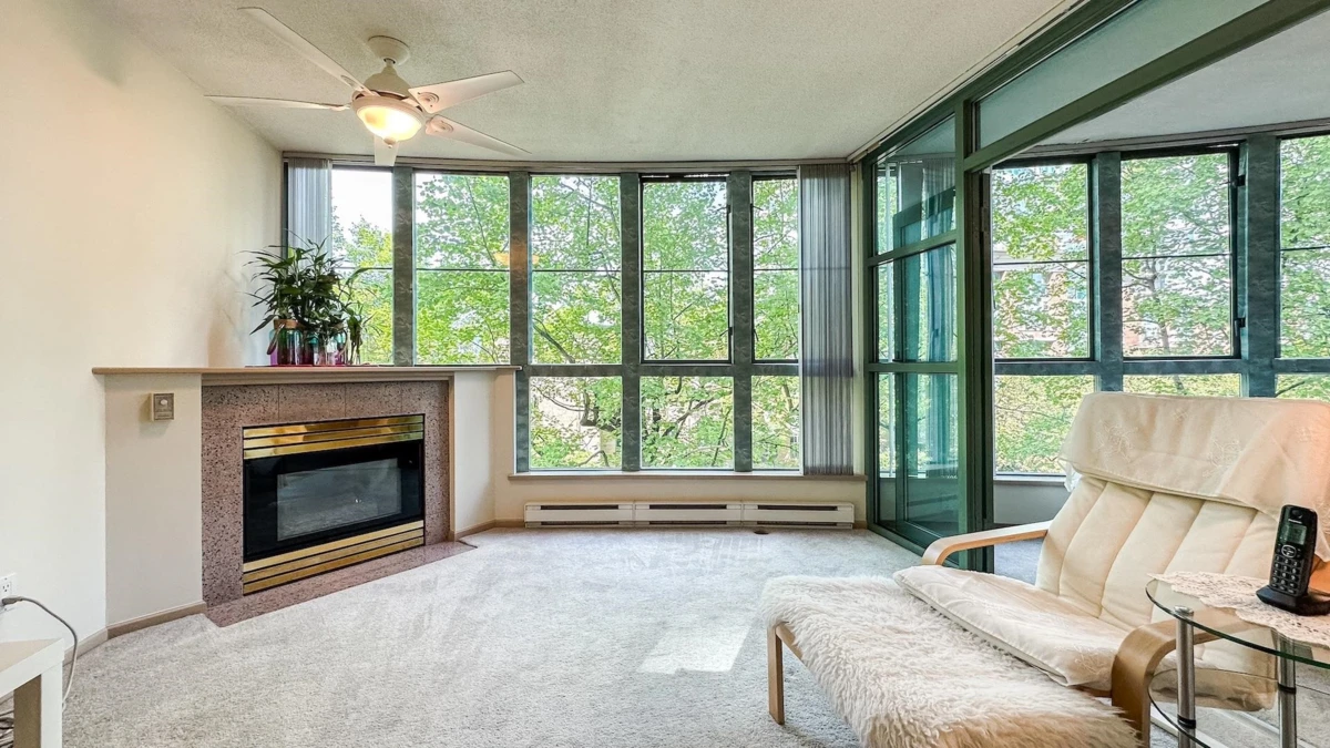 Dining Area Photo of 401 1159 Main Street, Vancouver, BC