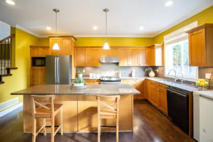Kitchen Photo of 17916 71 Avenue, Surrey, BC