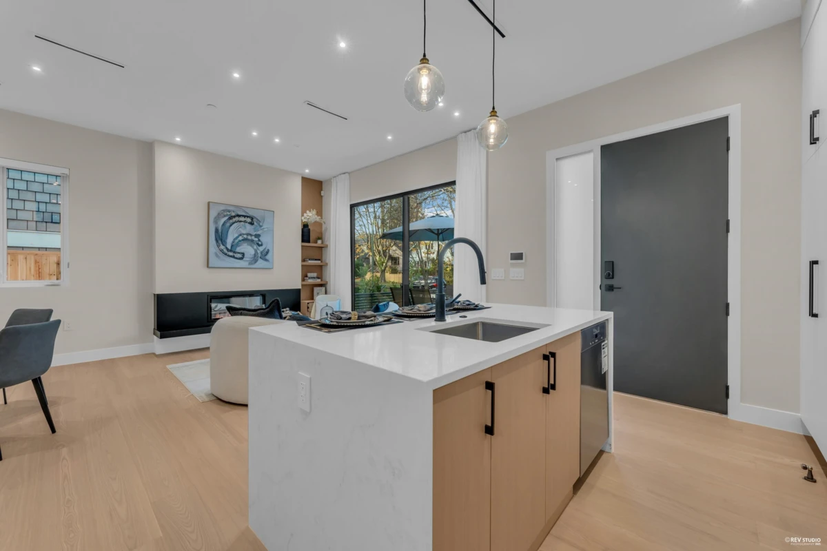 Dining Area Photo of 1 4150 W 14th Avenue, Vancouver, BC