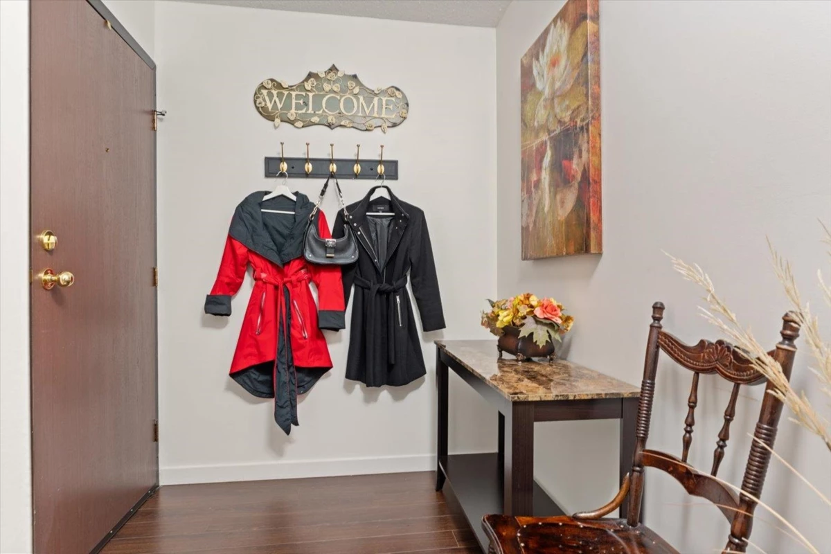Living Room Photo of 302 46374 Margaret Avenue, Chilliwack, BC