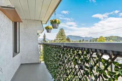 Front Yard Photo of 302 46374 Margaret Avenue, Chilliwack, BC