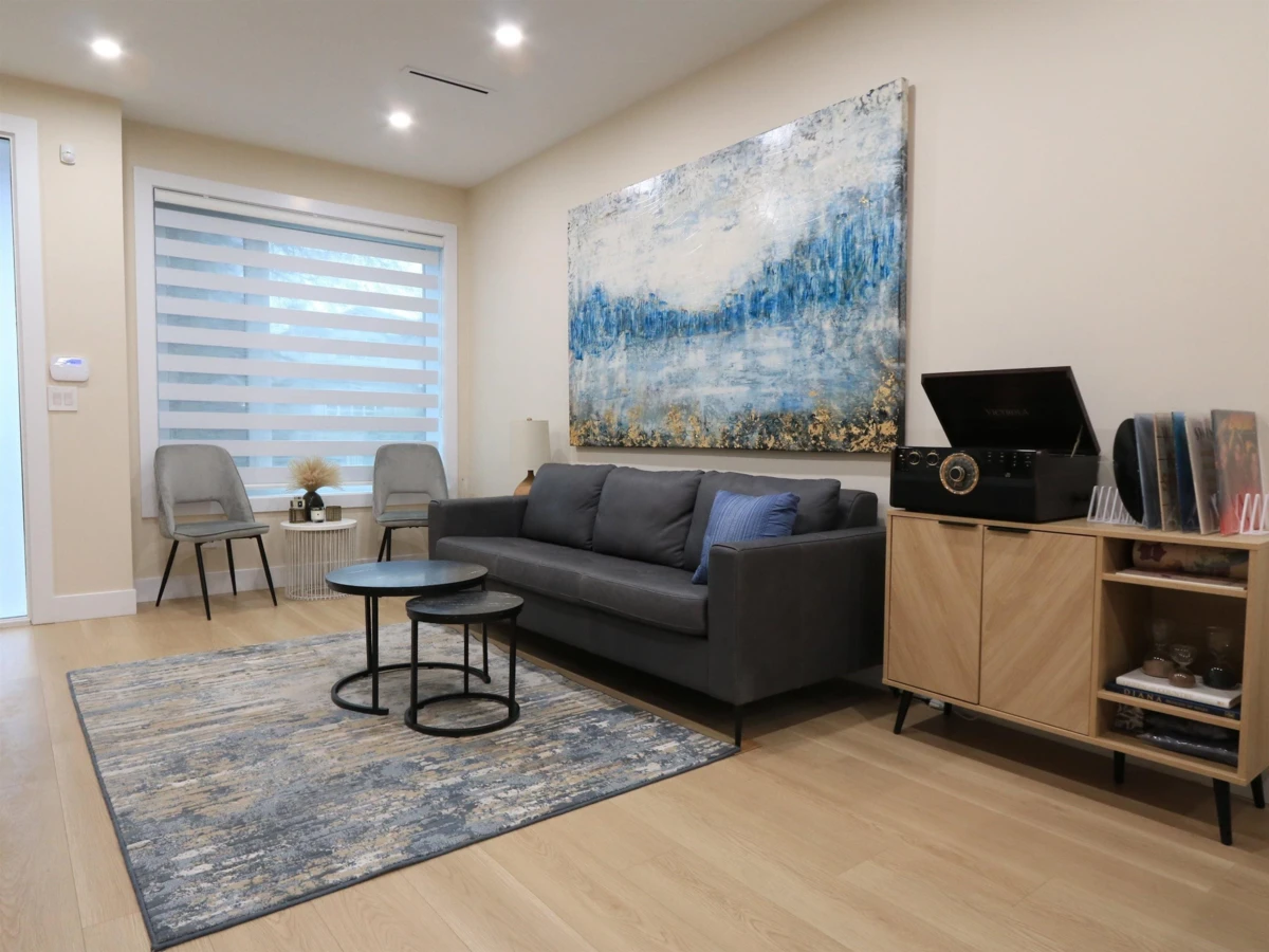 Living Room Photo of 2828 Cheyenne Avenue, Vancouver, BC