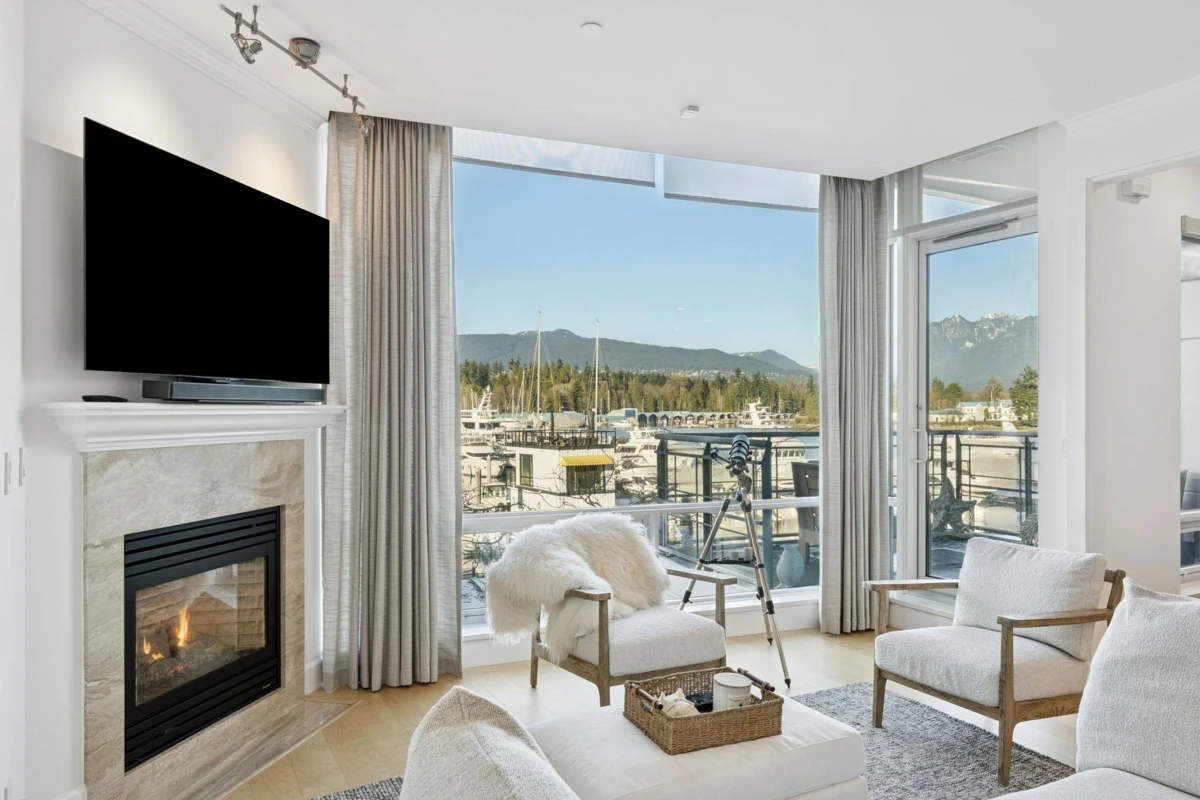 Family Room Photo of 103 323 Jervis Street, Vancouver, BC