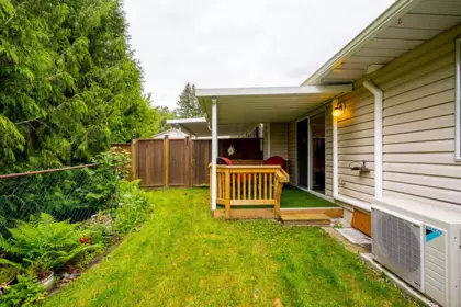 Entry Foyer Photo of 18 22308 124 Avenue, Maple Ridge, BC