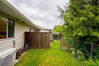Mudroom Photo of 18 22308 124 Avenue, Maple Ridge, BC