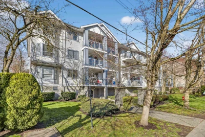 Backyard Photo of 314 20177 54a Avenue, Langley, BC