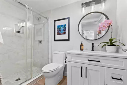 Hallway Photo of 1706 295 Guildford Way, Port Moody, BC