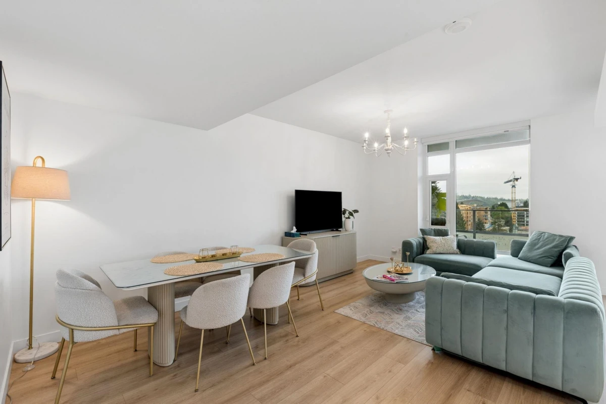 Family Room Photo of 611 1500 Fern Street, North Vancouver, BC