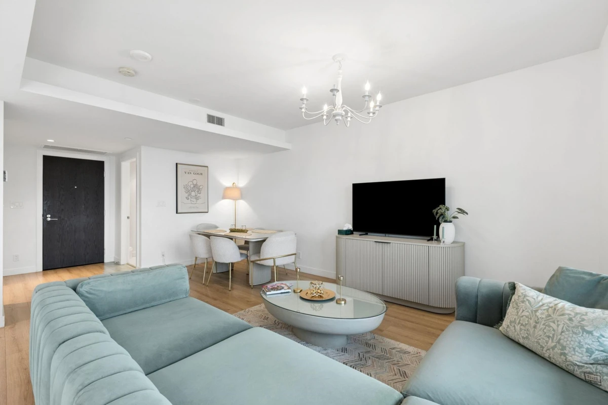 Living Room Photo of 611 1500 Fern Street, North Vancouver, BC