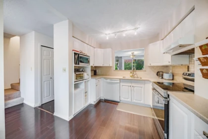 4253 Birchwood Crescent, Burnaby, BC, Burnaby — Townhouse for sale