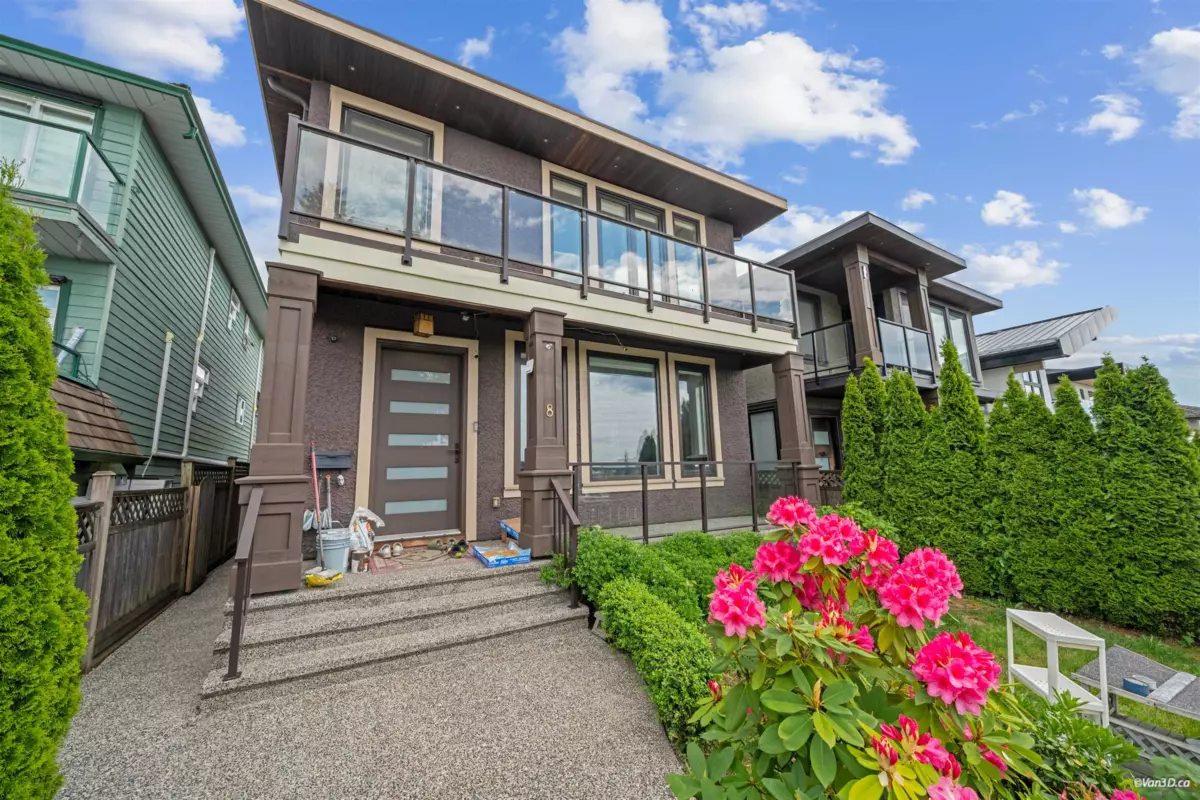 Living Room Photo of 8 Glynde Avenue, Burnaby, BC