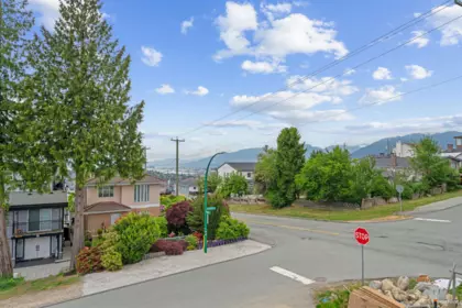 Front Yard Photo of 8 Glynde Avenue, Burnaby, BC