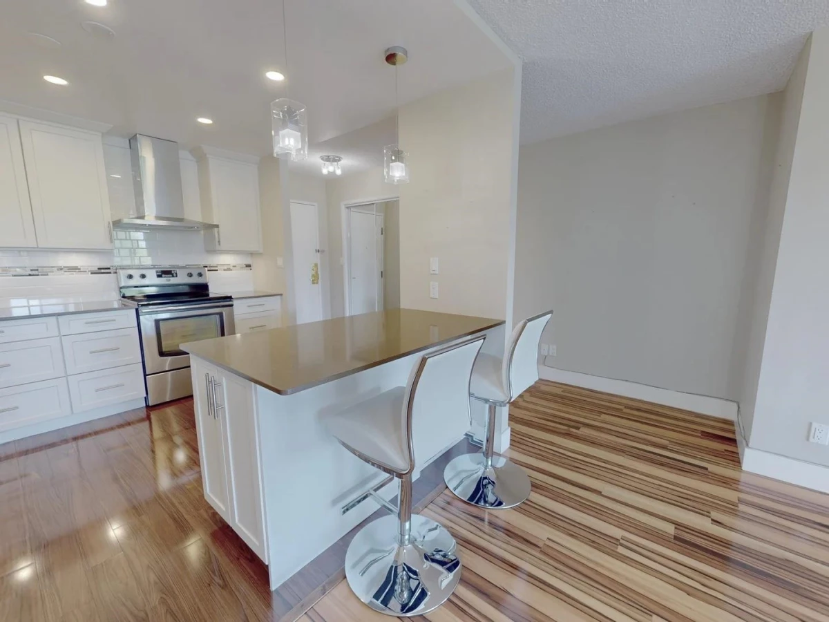 Living Room Photo of 405 1442 Foster Street, White Rock, BC