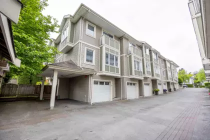 Hallway Photo of 6 6498 Elgin Avenue, Burnaby, BC