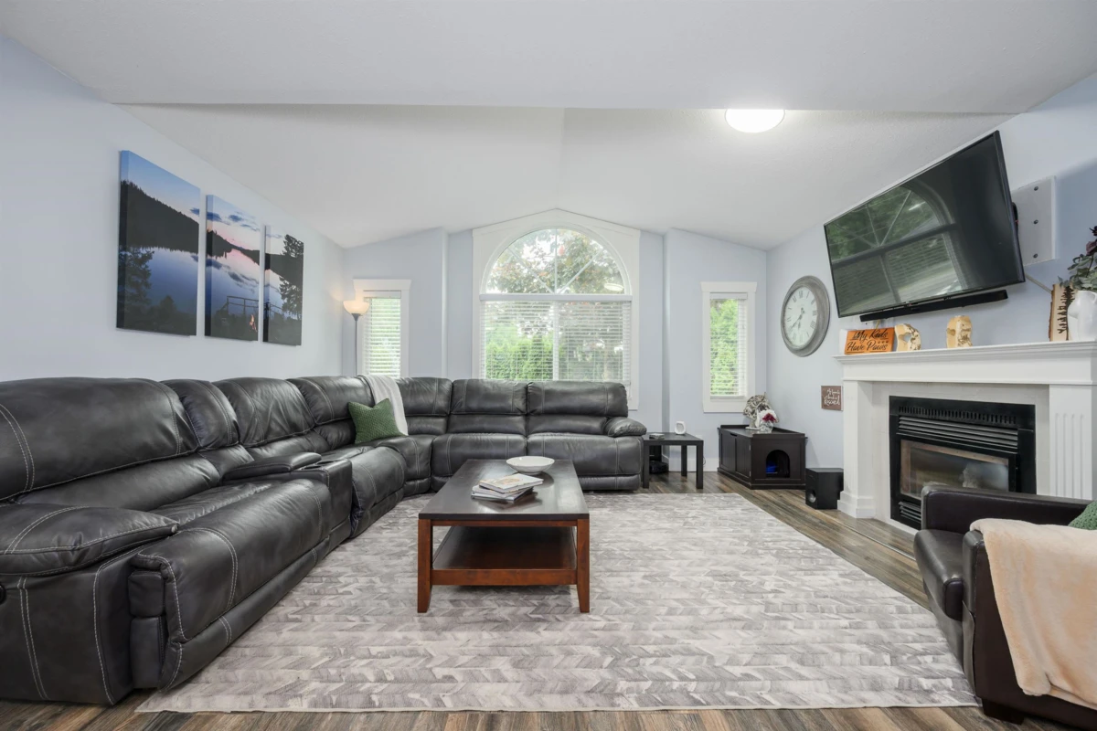 Living Room Photo of 7855 Cedar Street, Mission, BC