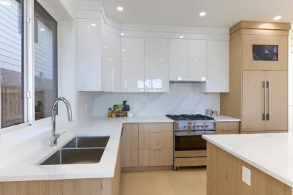 Kitchen Island Photo of 1 4742 St. Catherines Street, Vancouver, BC