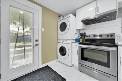 Kitchen Island Photo of 4967 Spencer Street, Vancouver, BC