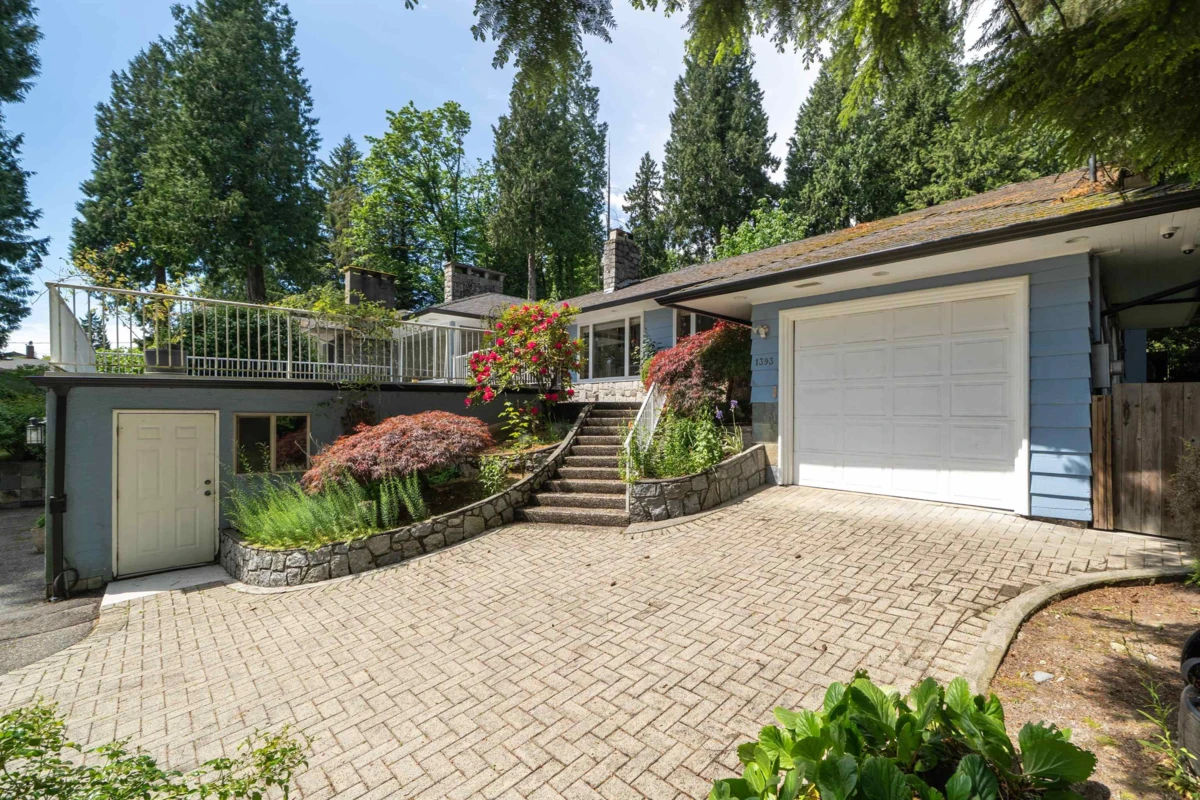 Dining Area Photo of 1393 Mathers Avenue, West Vancouver, BC